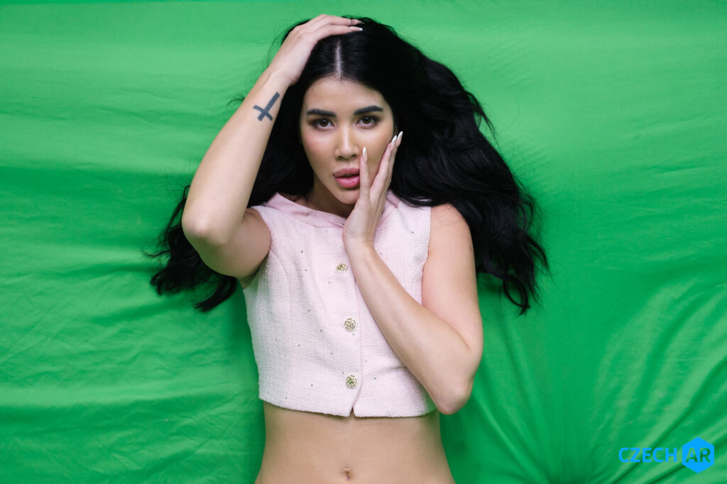 Lady Dee - Raven Haired Beautys Booty Call